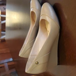 Life Stride Women's dress pumps